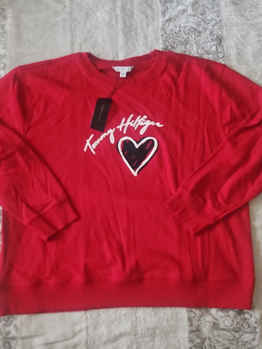 Tommy Hilfiger XXL Crewneck with Heart Graphic